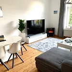 DEUTSCHE VILLA - SUPERIOR APARTMENT- 1 Obergeschoss mit gem Sauna und Garten