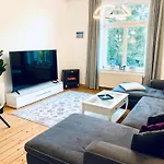 DEUTSCHE VILLA - SUPERIOR APARTMENT- 1 Obergeschoss mit gem Sauna und Garten