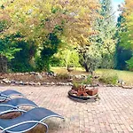 DEUTSCHE VILLA - SUPERIOR APARTMENT- 1 Obergeschoss mit gem Sauna und Garten